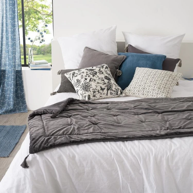 Offres 👏 ATMOSPHERA Couvre-lit, Jeté De Lit Uni Déhoussable En Polyester Finition Pompons 😍 3 Offres 👏 ATMOSPHERA Couvre-lit, Jeté De Lit Uni Déhoussable En Polyester Finition Pompons 😍