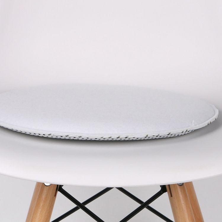 IDIMEX Lot de 4 coussins d'assise LESLIE, galettes de chaises en feutre blanc de format rond avec picots antidérapants en caoutchouc Offres ???? IDIMEX Lot De 4 Coussins D'assise LESLIE, Galettes De Chaises En Feutre Blanc De Format Rond Avec Picots Antidérapants En Caoutchouc ✨ -Jardin Privé Shop unnamed file 3197