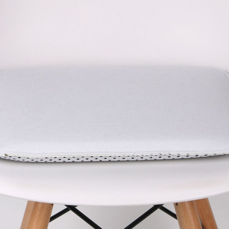 IDIMEX Lot de 2 coussins d'assise antidérapants GRACE, galettes de chaises en feutre blanc de format carré avec picots en caoutchouc noir Bon marché ✨ IDIMEX Lot De 2 Coussins D'assise Antidérapants GRACE, Galettes De Chaises En Feutre Blanc De Format Carré Avec Picots En Caoutchouc Noir ???? -Jardin Privé Shop unnamed file 3261